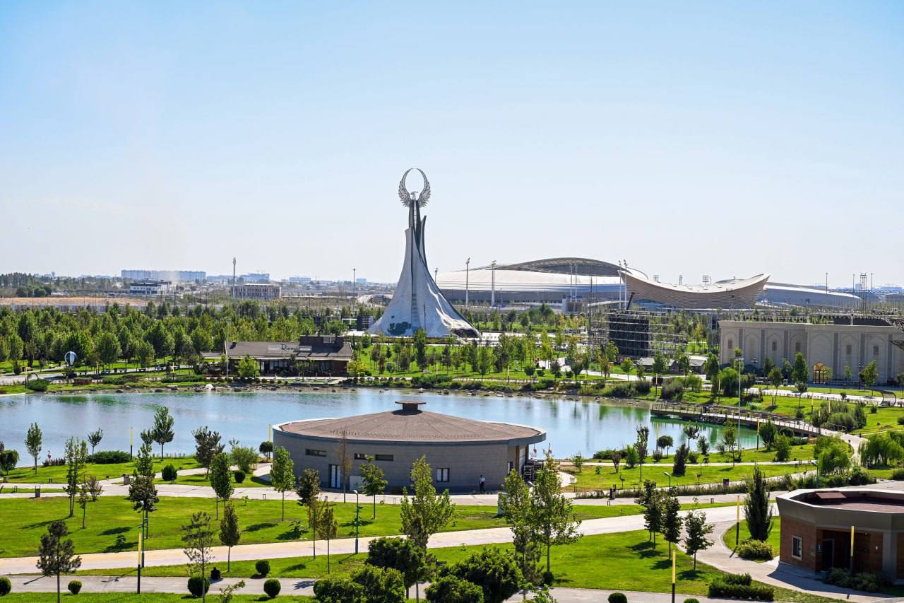 Глава нашего государства ознакомился с современным гостиничным комплексом